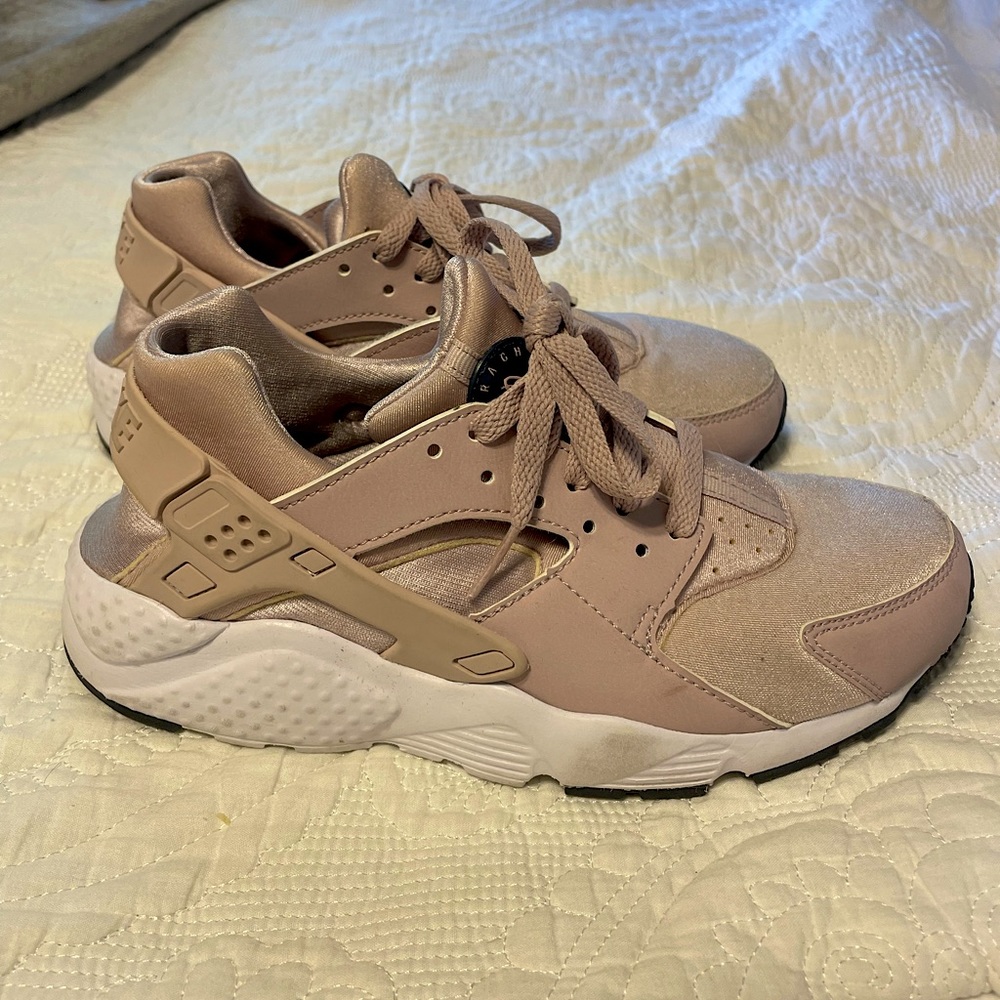 Pink Nike Huarache Gym Shoes youth 6 worn twice